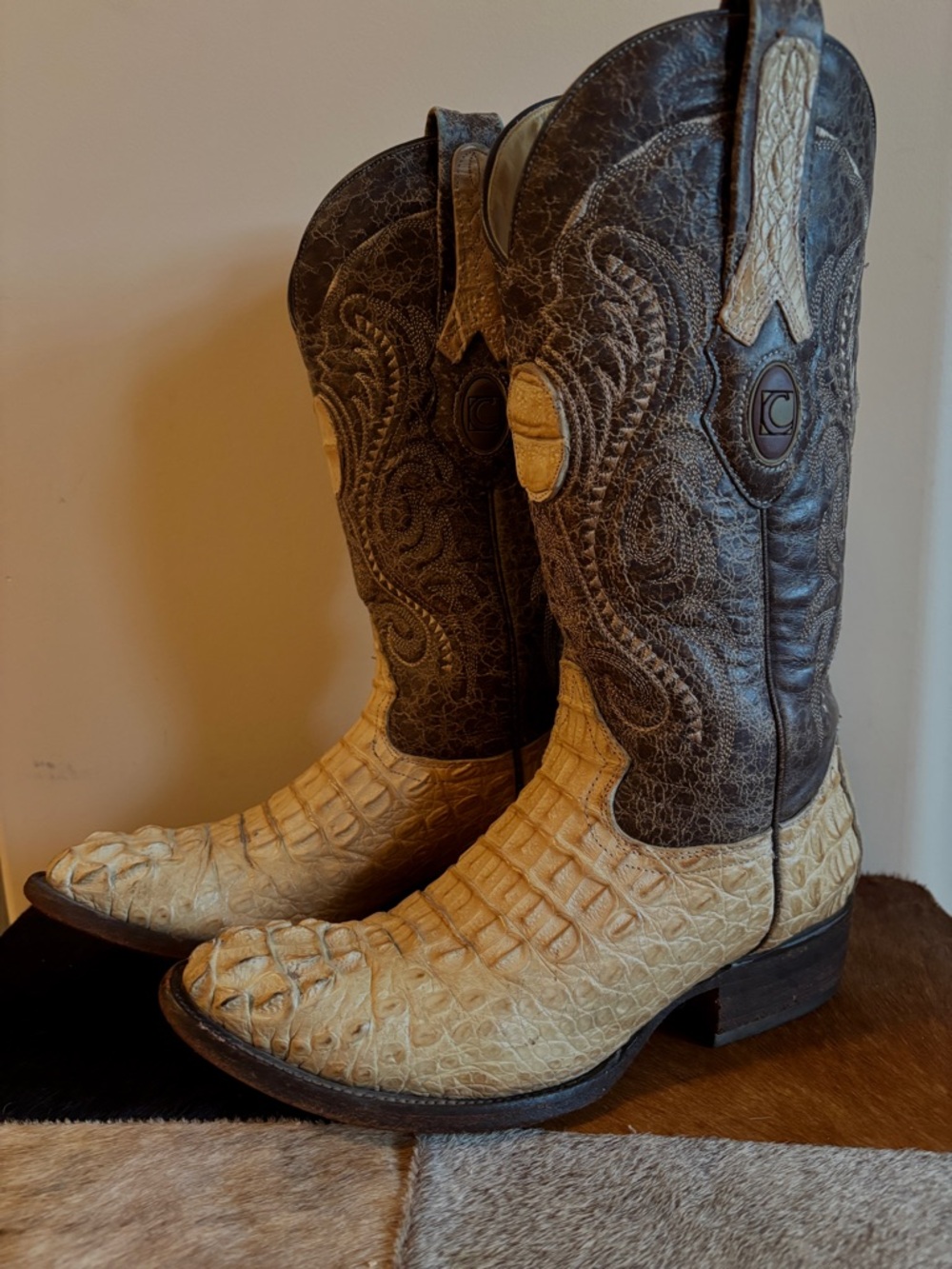 Women's Cuadra Cowboy Boots Two-Tone Dark Brown & Beige Crocodile